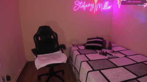 Snapshot of stefanyhotmilf chatting on February 27, 9:11 am stefany online show from February 27, 9:11 am