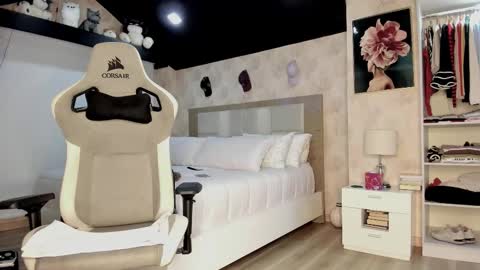 Snapshot of stefi_alizon chatting on November 18, 1:11 am Zuly online show from November 18, 1:11 am