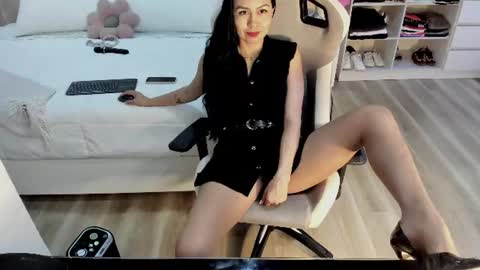 Snapshot of stefi_alizon chatting on June 18, 12:09 pm Zuly online show from June 18, 12:09 pm