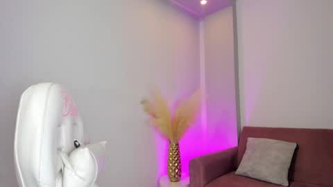 Stefany Bratz online show from April 22, 11:56 am