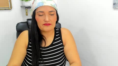 Snapshot of stefy_cg chatting on May 2, 4:01 pm Stefy online show from May 2, 4:01 pm