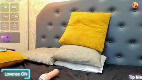 steissy online show from March 4, 5:08 pm