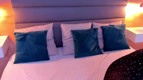 STELA online show from October 31, 6:42 pm