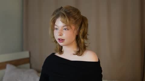 Stella online show from September 12, 11:15 pm