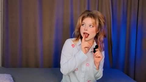 Stella online show from March 6, 9:55 pm