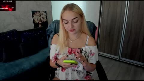 Stella  Cox online show from September 14, 12:15 pm