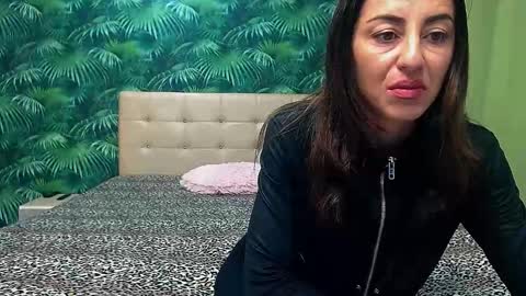 Snapshot of stella_john chatting on January 6, 5:52 am Stella John online show from January 6, 5:52 am