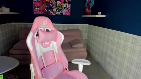 Snapshot of stella_leee chatting on February 3, 6:40 am Stella Leee online show from February 3, 6:40 am