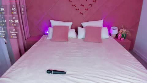 Stella Leee online show from April 21, 11:40 pm