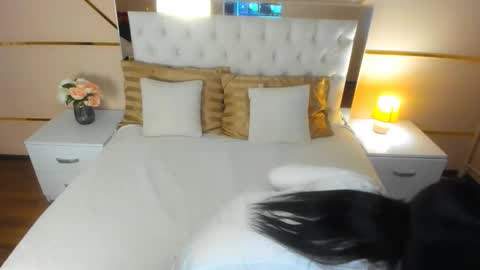 Stella Nelson online show from October 15, 6:57 am