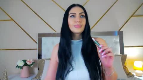 Stella Nelson online show from December 5, 8:01 am