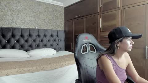 Estella online show from January 18, 11:55 pm