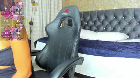 Estella online show from February 7, 8:20 pm