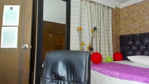 Estella online show from March 4, 2:38 am