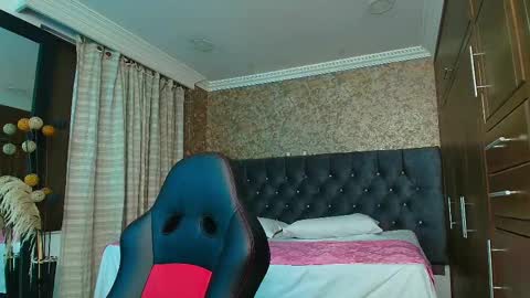 Estella online show from September 16, 10:11 pm