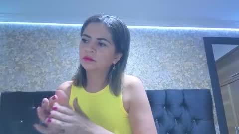 Estella online show from December 3, 8:29 pm