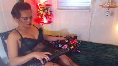 Snapshot of stellabronze chatting on January 20, 11:21 pm stella online show from January 20, 11:21 pm