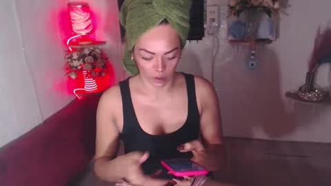 Snapshot of stellabronze chatting on March 12, 9:56 pm stella online show from March 12, 9:56 pm