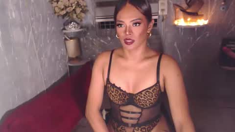 Snapshot of stellabronze chatting on September 23, 2:20 pm stella online show from September 23, 2:20 pm