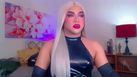 CALL ME STELLA online show from November 6, 9:54 am