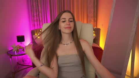 stellahoneywell online show from May 3, 8:15 pm