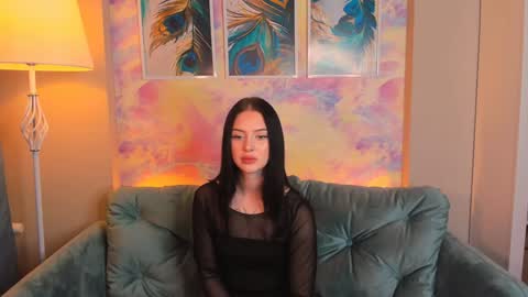 Snapshot of stellary_shy chatting on December 18, 3:55 pm Stellary online show from December 18, 3:55 pm