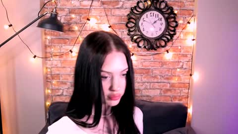 Snapshot of stellary_shy chatting on December 19, 2:02 pm Stellary online show from December 19, 2:02 pm