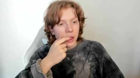 S T E L L A online show from February 17, 9:17 am