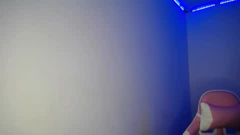 Emma online show from February 9, 9:39 pm