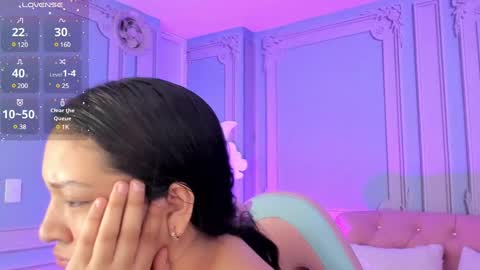 Snapshot of stephania_diamond chatting on January 17, 2:18 am         online show from January 17, 2:18 am