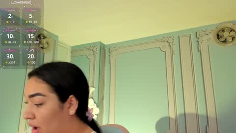 Snapshot of stephania_diamond chatting on January 28, 2:32 am         online show from January 28, 2:32 am