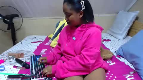 Snapshot of stephaniafa chatting on December 19, 4:13 am perfectly imperfect girl online show from December 19, 4:13 am