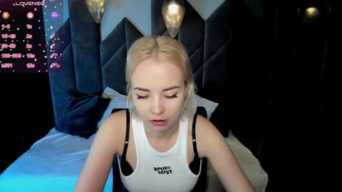 Snapshot of stephanie_sea chatting on January 27, 9:11 pm Stephanie Sea online show from January 27, 9:11 pm