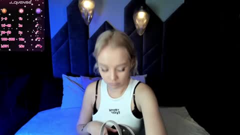 Snapshot of stephanie_sea chatting on February 18, 1:55 pm Stephanie Sea online show from February 18, 1:55 pm