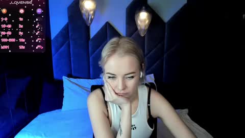 Snapshot of stephanie_sea chatting on February 18, 5:21 pm Stephanie Sea online show from February 18, 5:21 pm