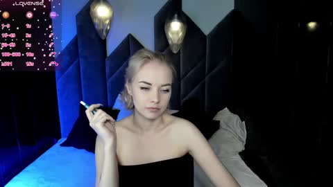 Snapshot of stephanie_sea chatting on February 19, 5:06 pm Stephanie Sea online show from February 19, 5:06 pm