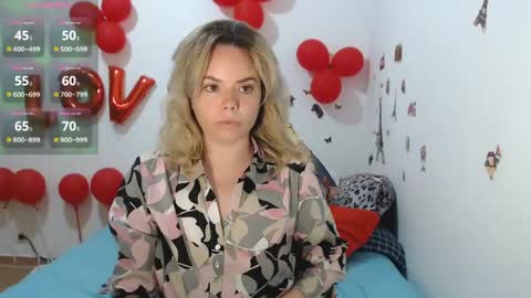 Stephanie   online show from April 20, 7:44 am