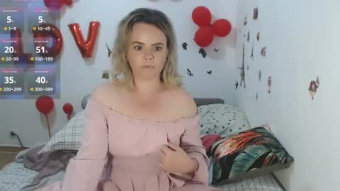 Snapshot of stephaniewild chatting on June 17, 9:45 am Stephanie online show from June 17, 9:45 am