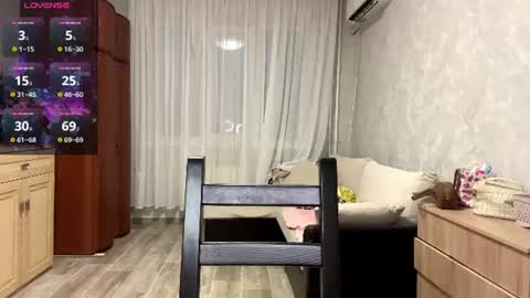 Stephani online show from July 10, 5:15 pm