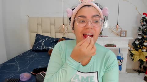 Stefanny online show from January 4, 10:45 pm