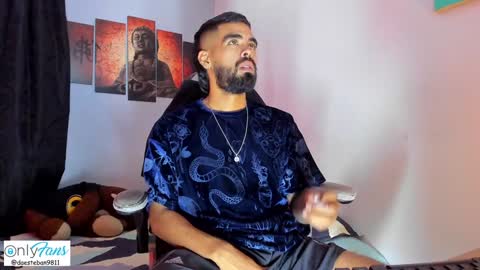 Snapshot of stephenbrown_ chatting on December 31, 8:02 pm    ................     online show from December 31, 8:02 pm