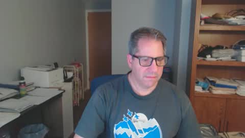 stephenhal9 online show from April 15, 4:52 am