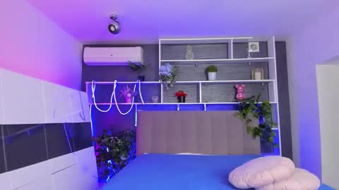 Stephie online show from April 20, 5:32 am