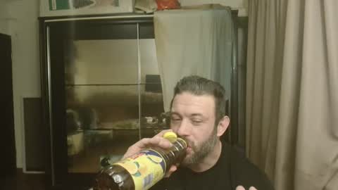 Snapshot of stevebulkzor chatting on May 20, 12:17 am Steve Oakenshield son of John son of Vasyl online show from May 20, 12:17 am