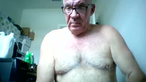 Snapshot of stevejons47 chatting on October 11, 8:40 pm stevejons47 online show from October 11, 8:40 pm