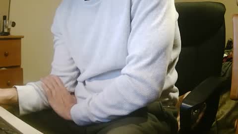 Snapshot of stevo69697 chatting on December 3, 5:20 am Chillguy online show from December 3, 5:20 am