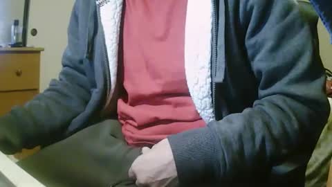 Snapshot of stevo69697 chatting on December 19, 5:07 am Chillguy online show from December 19, 5:07 am