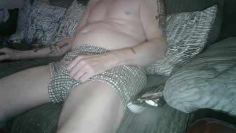 Snapshot of stewulf chatting on March 31, 10:43 pm stewulf online show from March 31, 10:43 pm