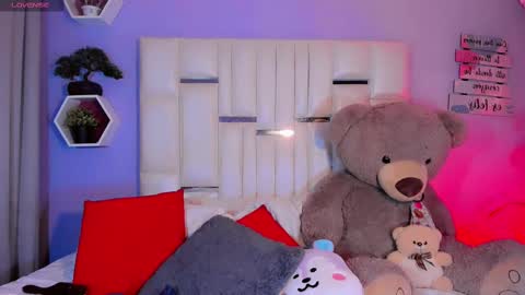 Steisee Reyes online show from November 2, 7:22 am