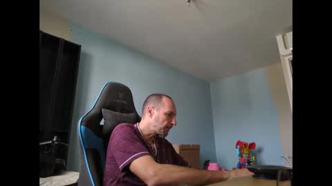 Snapshot of stickolive1 chatting on September 16, 10:05 am stickolive1 online show from September 16, 10:05 am